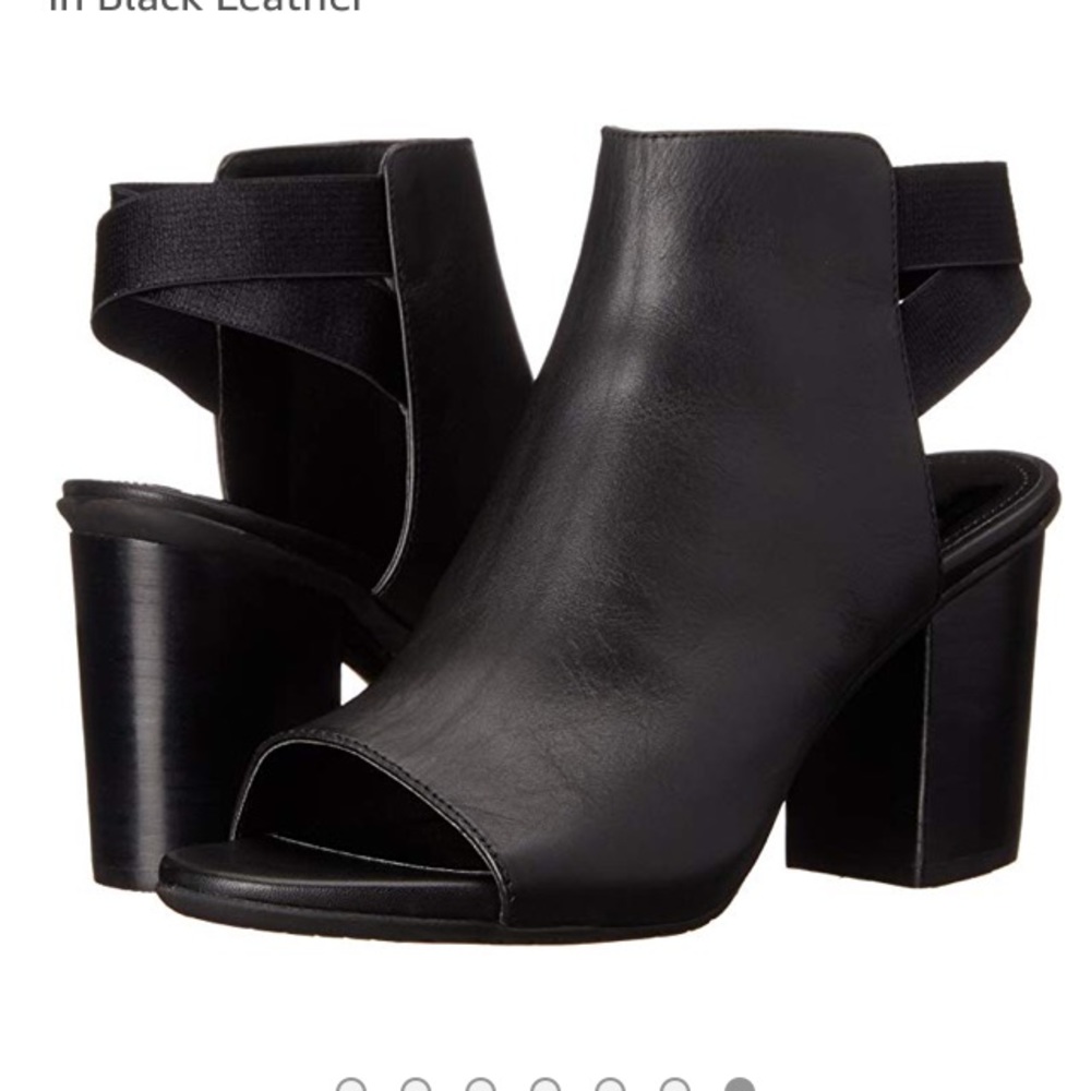 Kenneth Cole open toe sandals